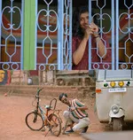 chithra nair memes, memes, plain memes, chithra nair plain meme, malayalam memes - Sumalatha looking at Sureshan